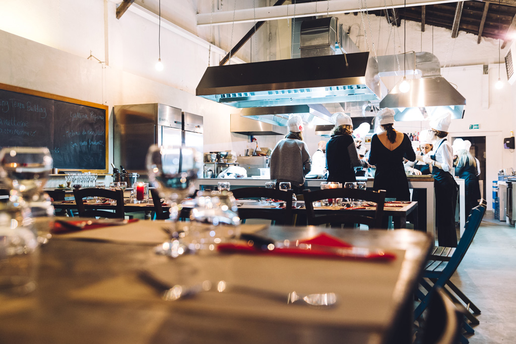 Fotografo Eventi Esclusivi Gilead FoodGeniusAcademy I dipendenti preparano il piatto della serata