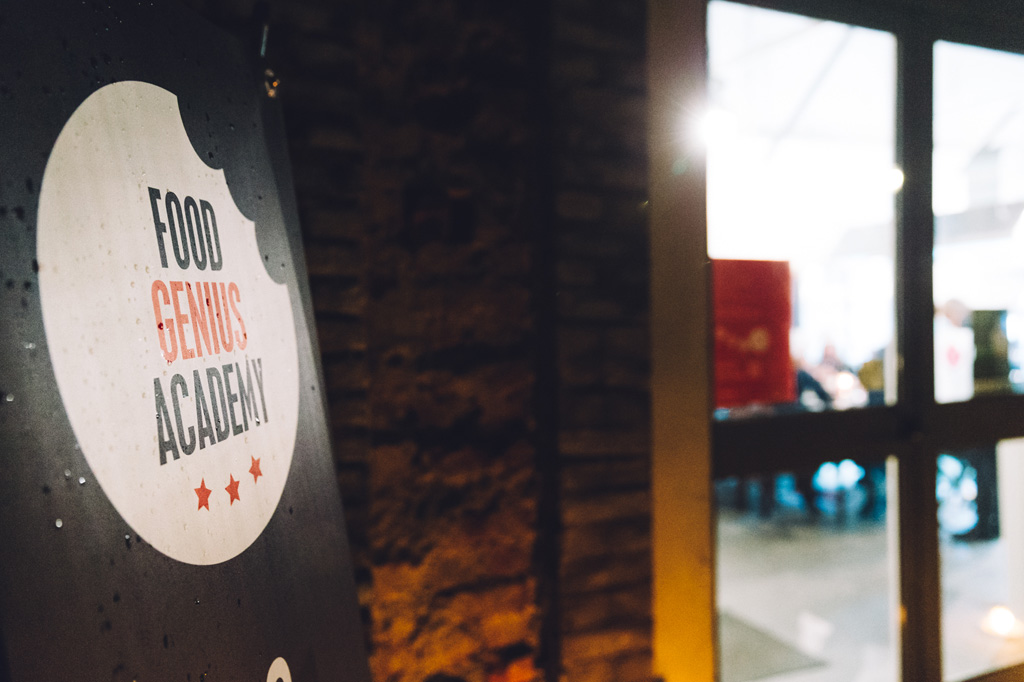 Fotografo Eventi Esclusivi Gilead FoodGeniusAcademy Il logo della Food Genius Academy