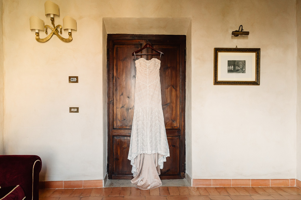 Fotografo Matrimonio Villa Del Cardinale UN dettaglio del vestito della sposa