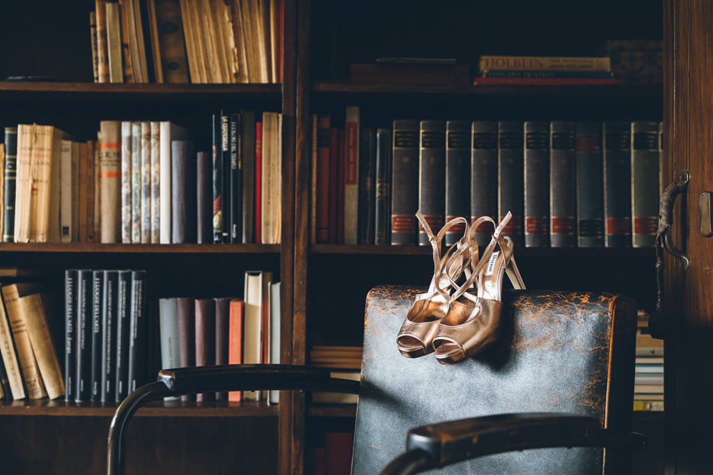 Fotografo Matrimonio Villa Erba Le scarpe da cerimonia della sposa