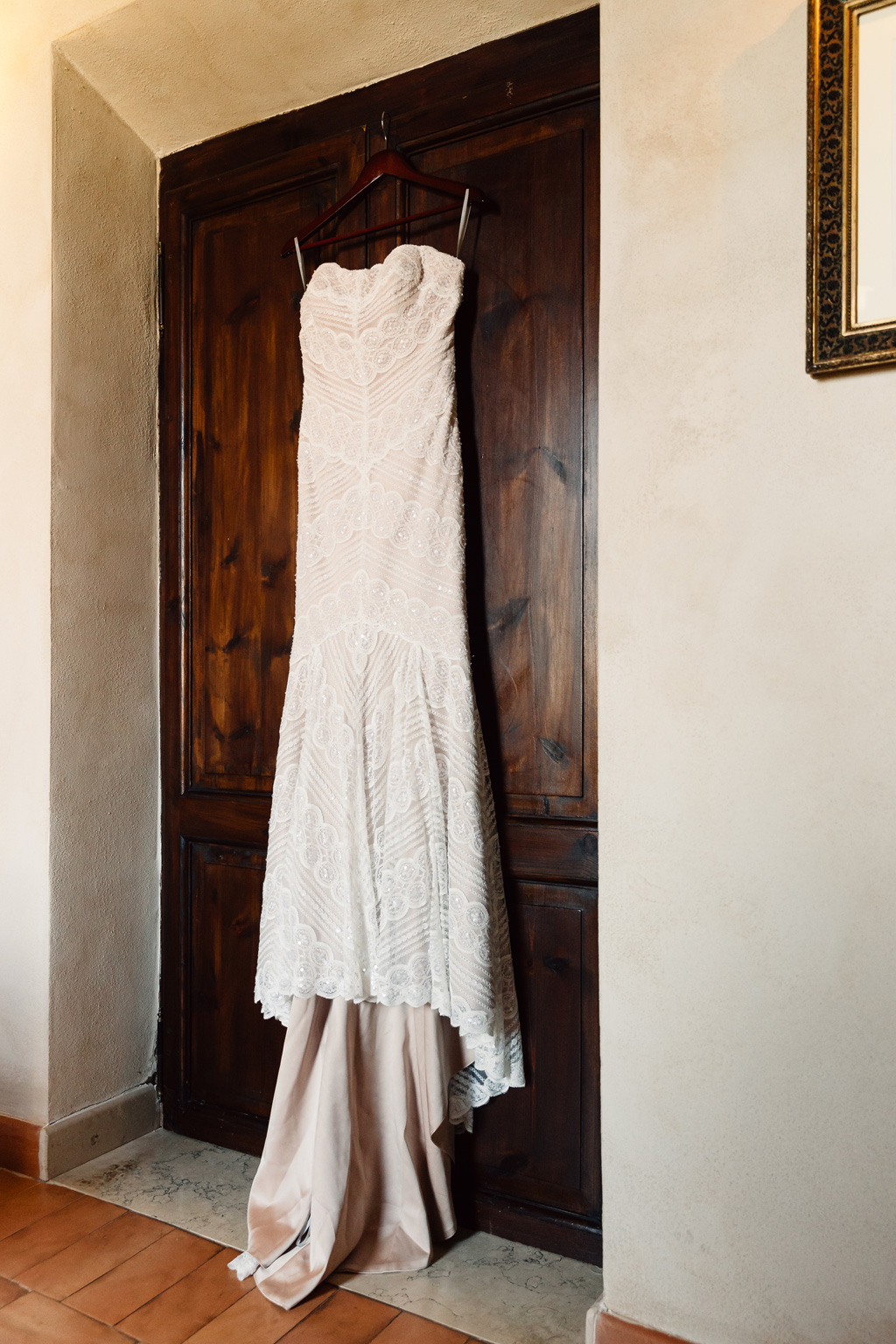Fotografo Matrimonio Villa Del Cardinale Uno scatto del vestito da matrimonio di Brittney