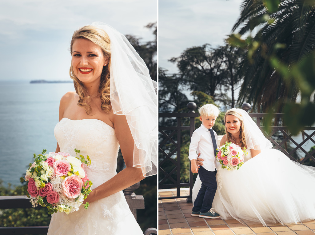 Fotografo Matrimonio Lago di Garda Kathrin sorride in compagnia di un bambino in posa per Alessandro Della Savia
