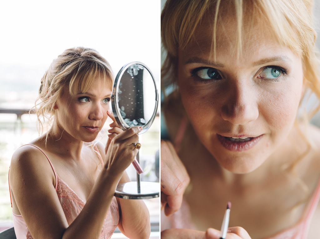 Fotografo Matrimonio Langhe La sposa si specchia e si trucca