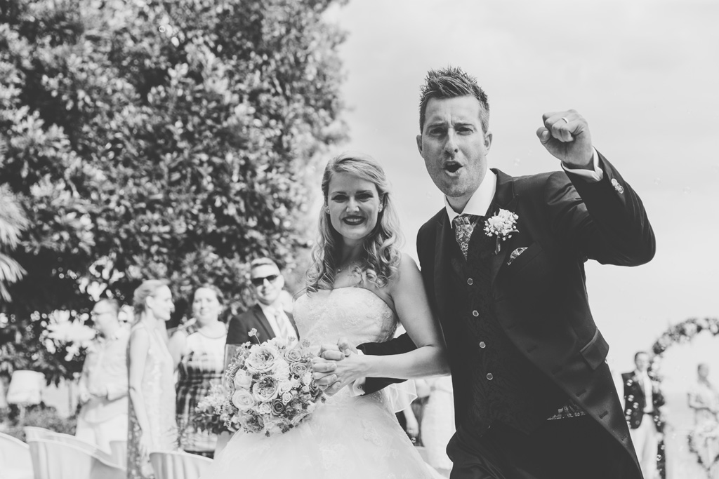Fotografo Matrimonio Lago di Garda Martin esulta in compagnia della sposa Kathrin