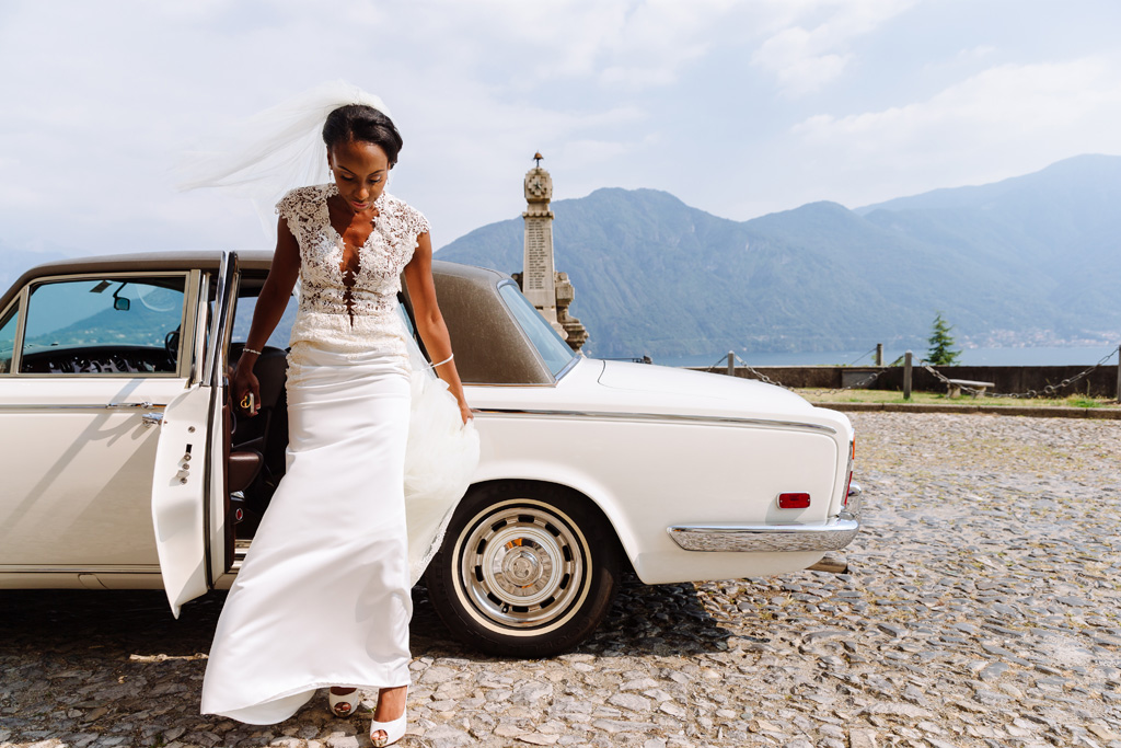 Fotografo Matrimonio Villa Erba Ayesha scende dalla Rolls Royce