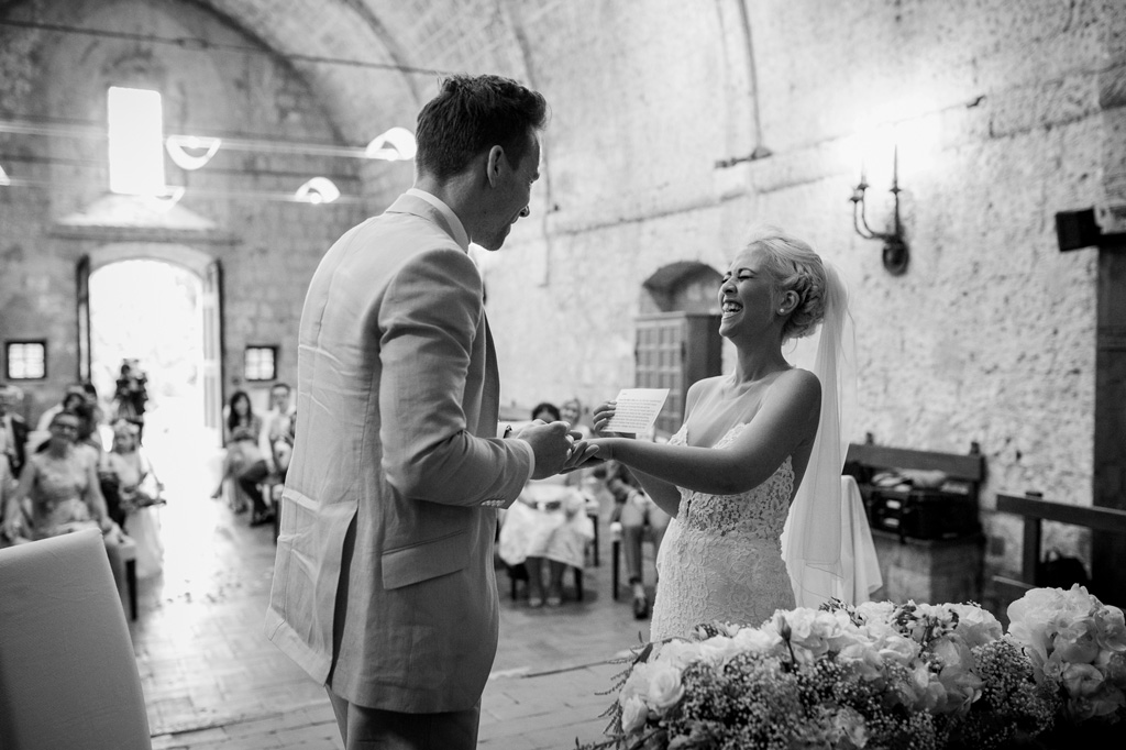 Fotografo Matrimonio Orvieto La sposa sorride in compagnia dell o sposo