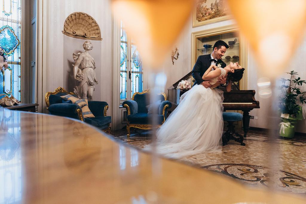 Fotografo Matrimonio Monza I due fotografi danzano scherzosamente