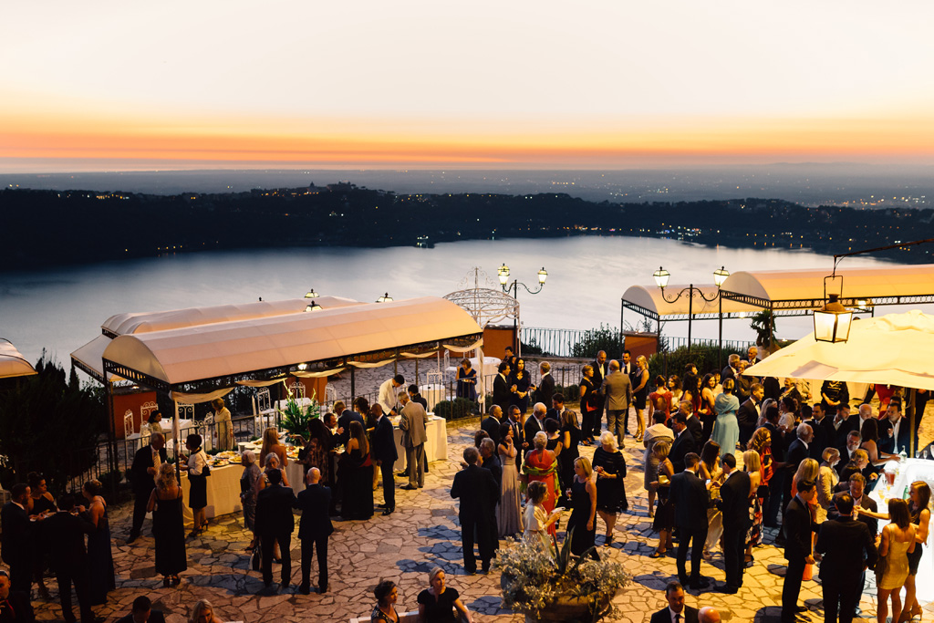 Fotografo Matrimonio Villa Del Cardinale Uno splendido tramonto dal balcone scattato da Alessandro Della Savia