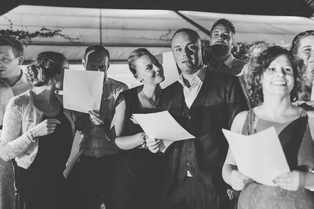 Fotografo Matrimonio Lago di Garda Gli ospiti formano un coro e cantano una canzone