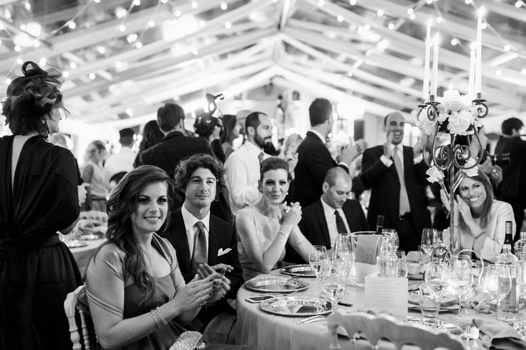 Fotografo Matrimonio Monza Gli invitati assistono emozionati ai discorsi degli sposi