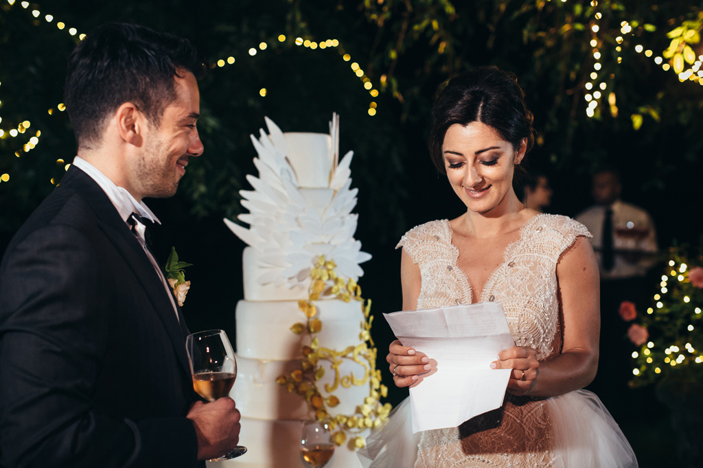 Fotografo Matrimonio Monza I due sposi si dischiarano una dedica a vicenda