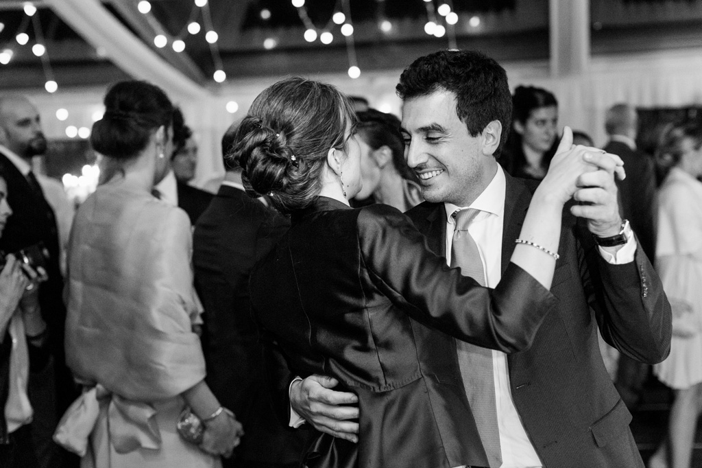 Fotografo Matrimonio Monza Gli invitati si intrattengono in balli a coppia