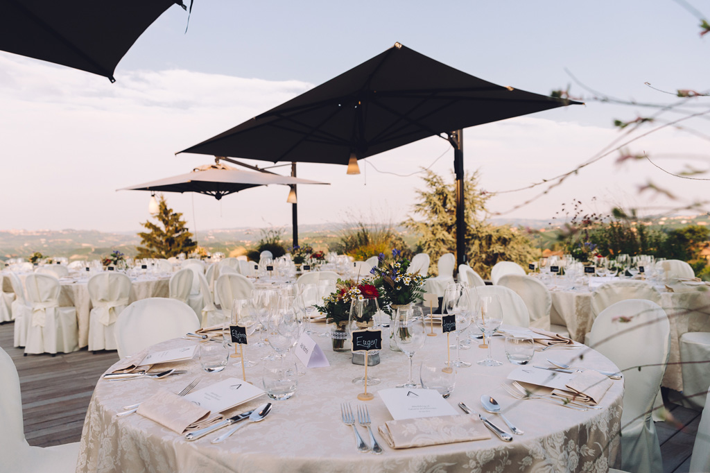 Fotografo Matrimonio Langhe Le tavole apparecchiate per il ricevimento