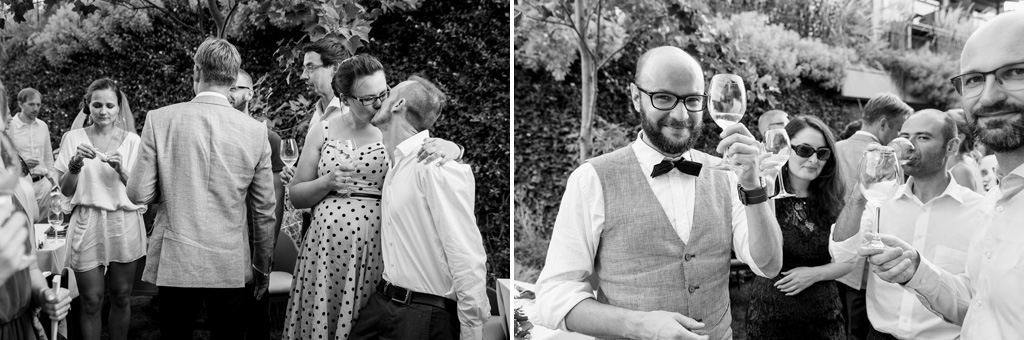 Fotografo Matrimonio Langhe Gli invitati s'intrattengono e bevono alcuni bicchieri di spumante