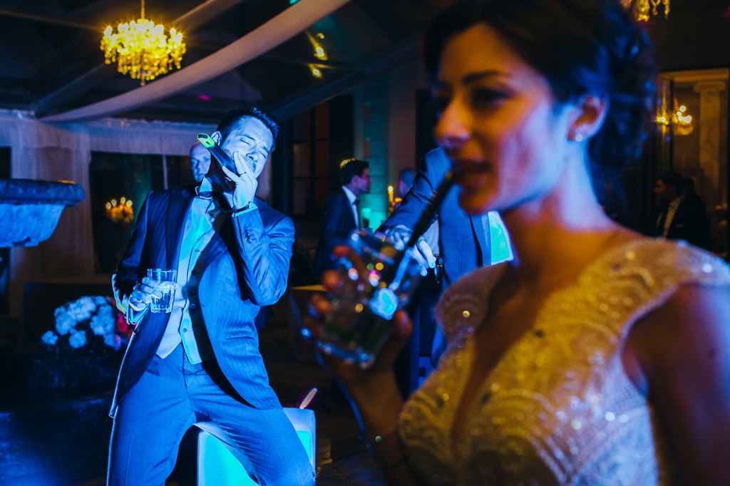 Fotografo Matrimonio Monza Lo sposo intrattiene gli ospiti con una canzone