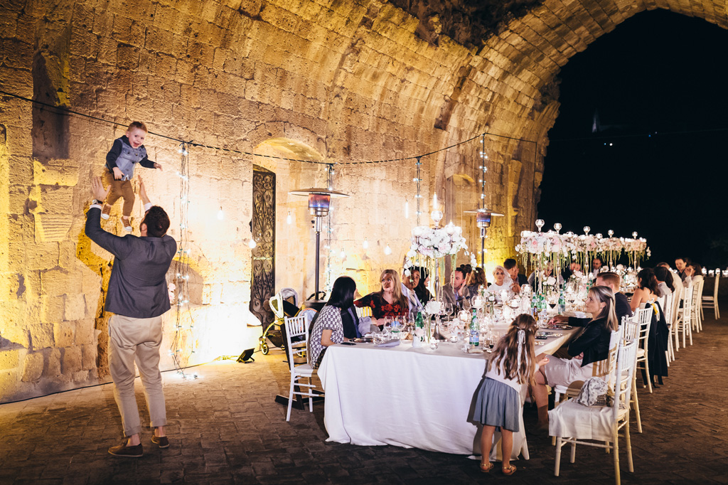 Fotografo Matrimonio Orvieto Un padre gioca con un bambino