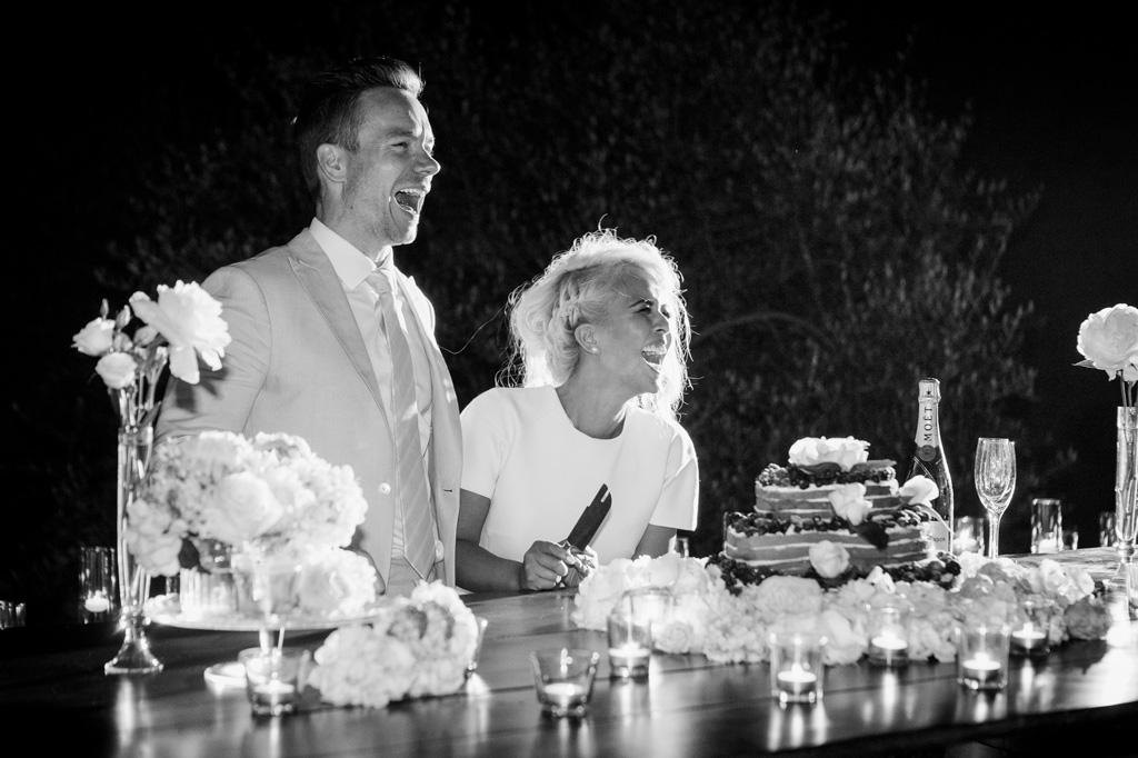 Fotografo Matrimonio Orvieto Gli sposi durante il taglio della torta