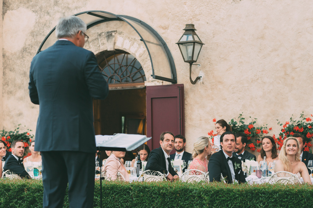 Fotografo Matrimonio Lago di Garda Il padre della poso prende la parola per enunciare un discorso
