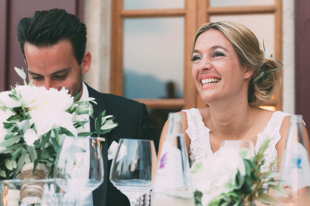 Fotografo Matrimonio Lago di Garda La sposa sorride gioiosamente