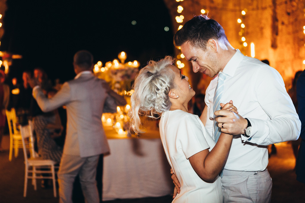 Fotografo Matrimonio Orvieto Cominciano i balli di gruppo dopo la festa del ricevimento