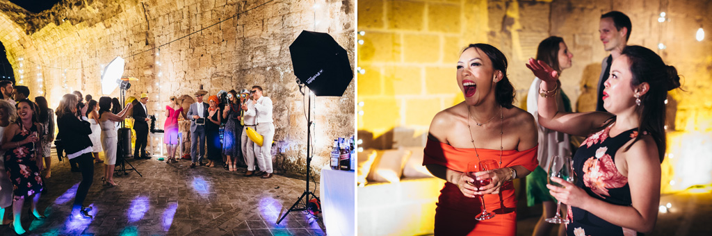 Fotografo Matrimonio Orvieto Gli invitati ridono e scherzano durante la festa
