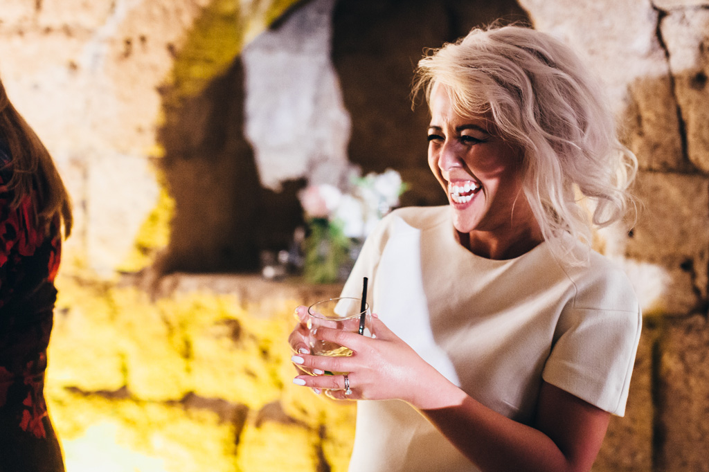 Fotografo Matrimonio Orvieto La sposa sorride durante una giornata speciale