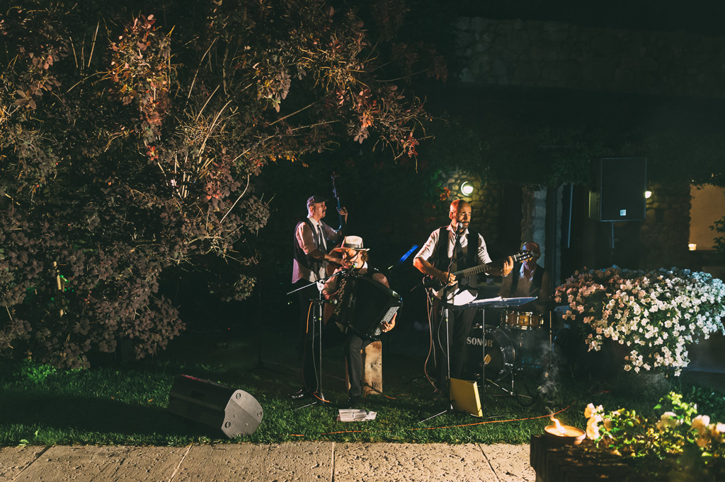 Fotografo Matrimonio Lago di Garda Una band musicale anima una serata di grande festa