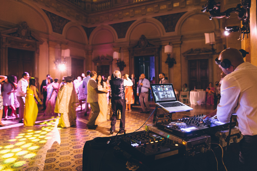 Fotografo Matrimonio Villa Erba L'atmosfera magica della festa dopo il ricevimento