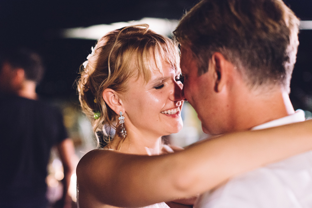 Fotografo Matrimonio Langhe La sposa ha un sorriso rassicurante