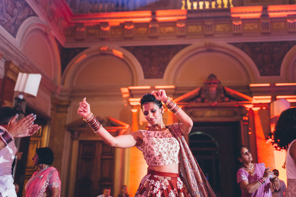 Fotografo Matrimonio Villa Erba La sposa danza