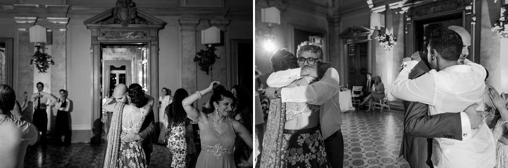 Fotografo Matrimonio Villa Erba Gli ospiti si abbracciano emozionati durante la festa a Villa Erba