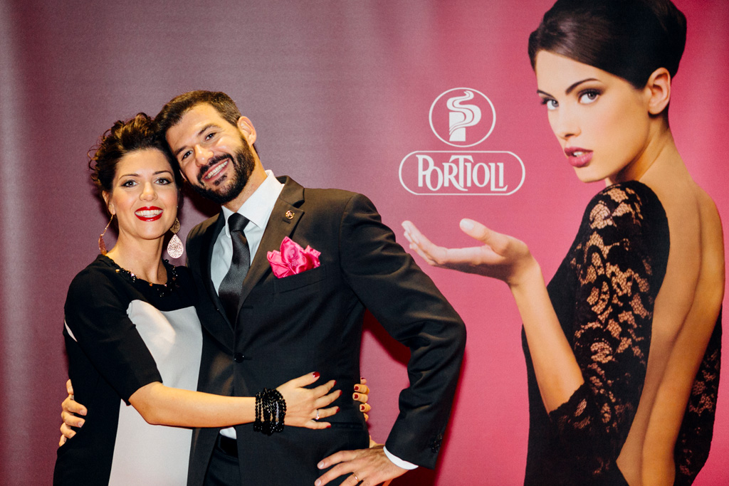 Evento Gruppo Portioli Due ospiti sono ritratti dal fotografo Alessandro Della Savia
