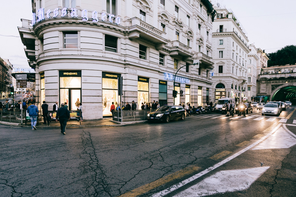 Inaugurazione Store Pronovias Una panoramica del negozio Pronovias tra via del Tritone e via del Traforo presso Roma