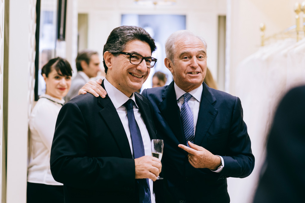 Inaugurazione Store Pronovias Il presidente di Pronovias Alberto Palatchi scherza con un ospite
