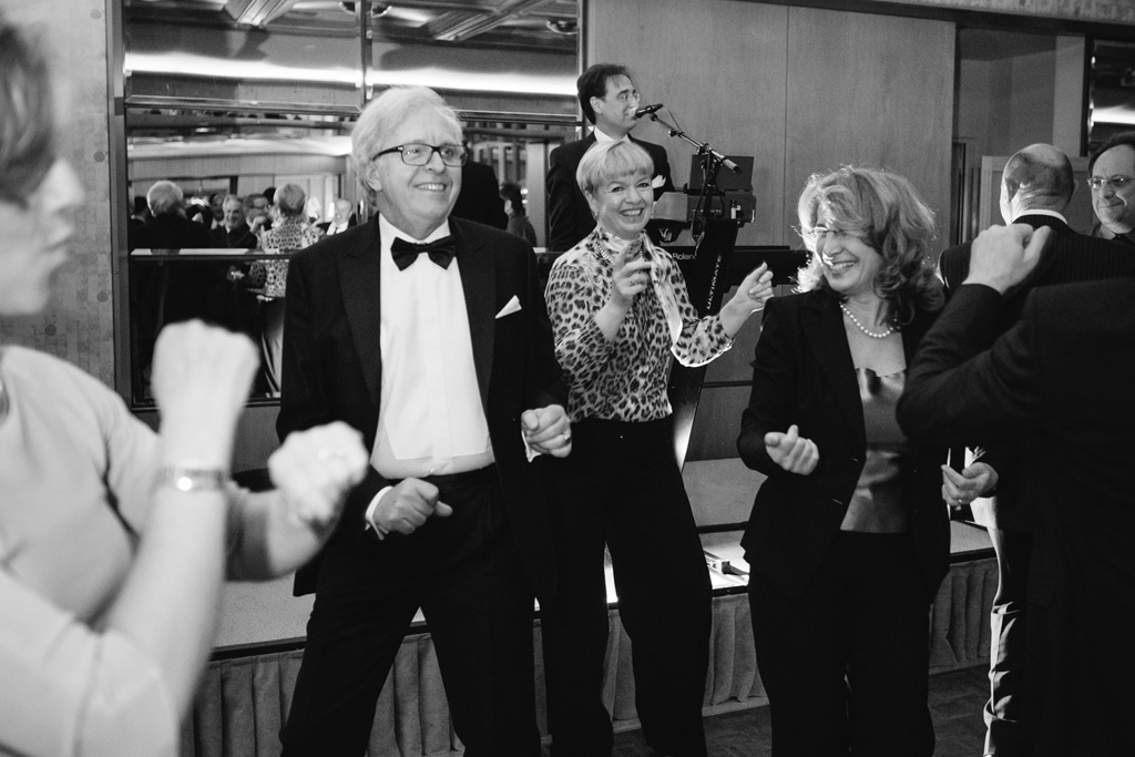 Anniversario Studio Legale UN avvocato danza scatenato in in pista