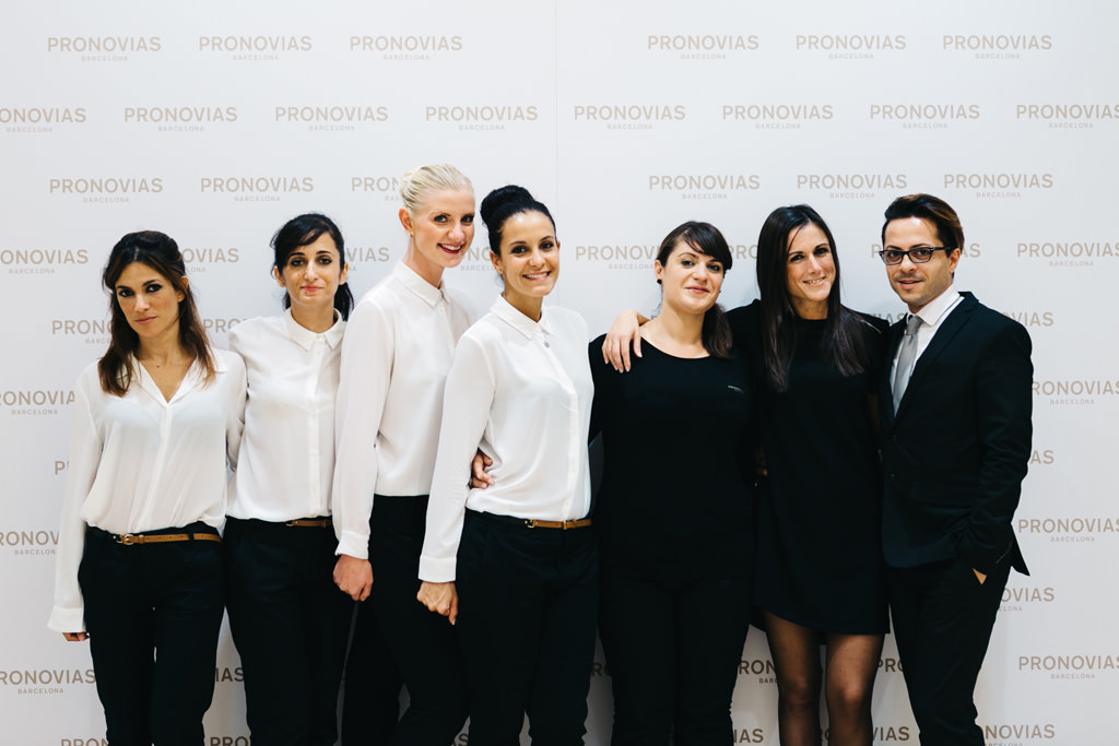 Pronovias Gli invitati posano per