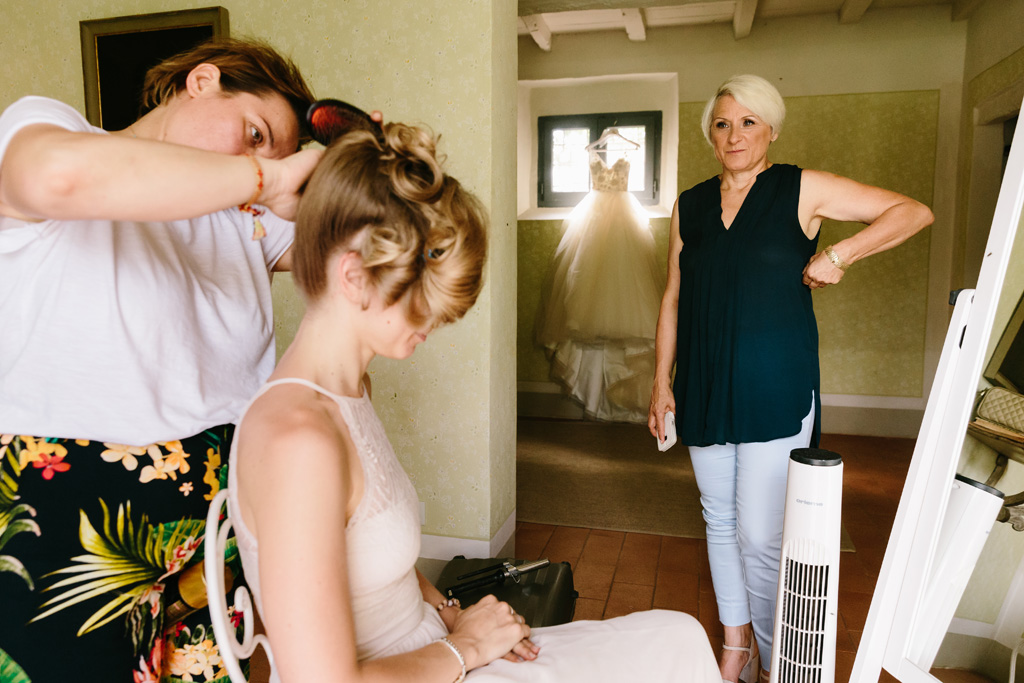 Fotografo Matrimonio Convento Dell'Annunciata Medole La sposa si preparara nella sua stanza nel Convento dell'Annunciata