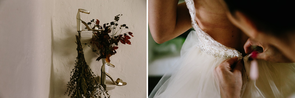 Fotografo Matrimonio Convento Dell'Annunciata Medole Still life delle scarpe della sposa e le amiche allacciano il vestito
