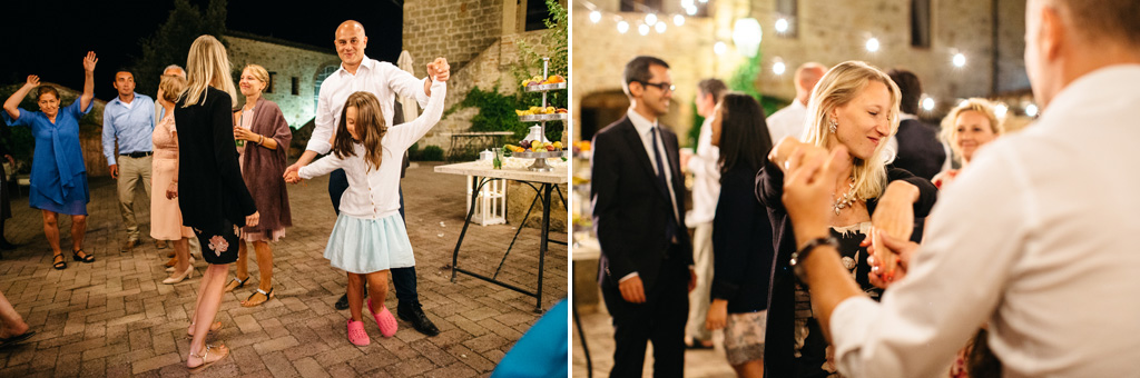 Fotografo Matrimonio Basilica San Galgano Toscana Gli invitati iniziano a ballare al ricevimento di Carlos e Catherine