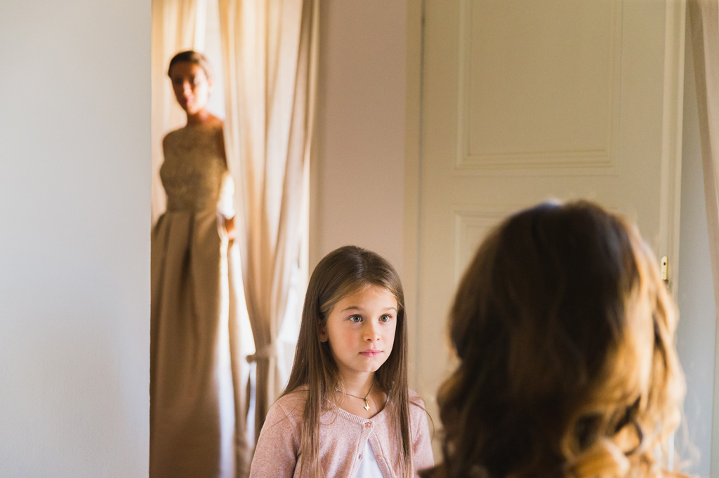 Wedding Photographer Como Lake Bambine nella casa della sposa a Como