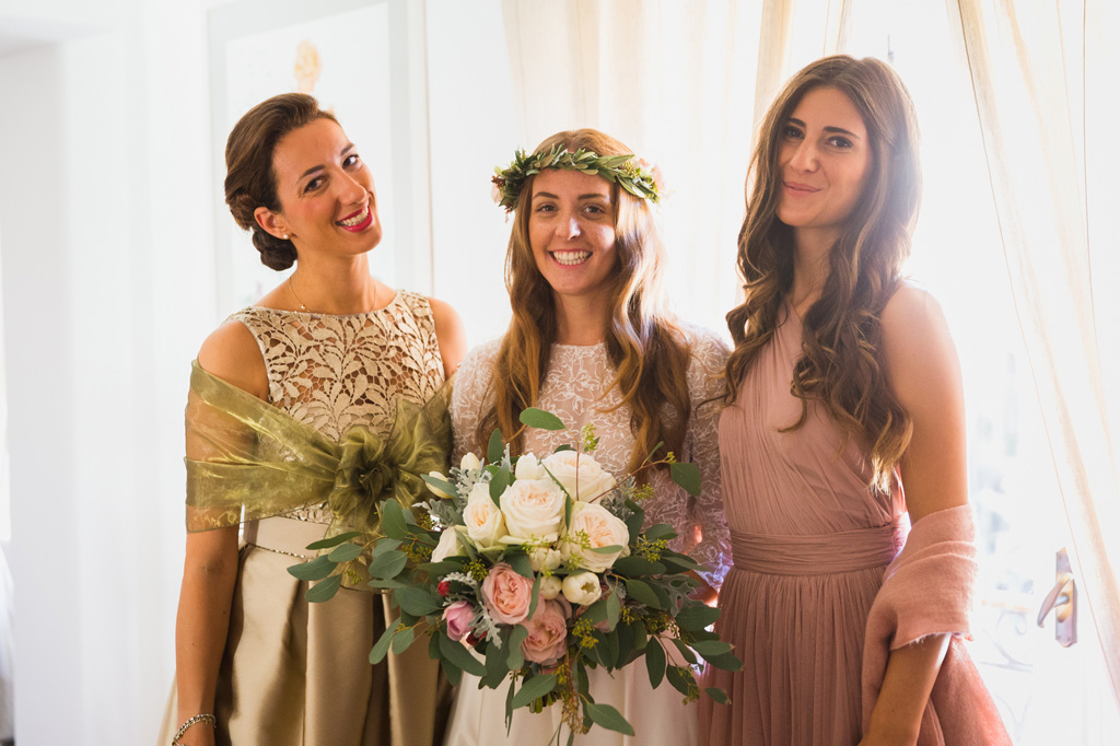 Wedding Photographer Como Lake La sposa con il bouquet e le damigelle