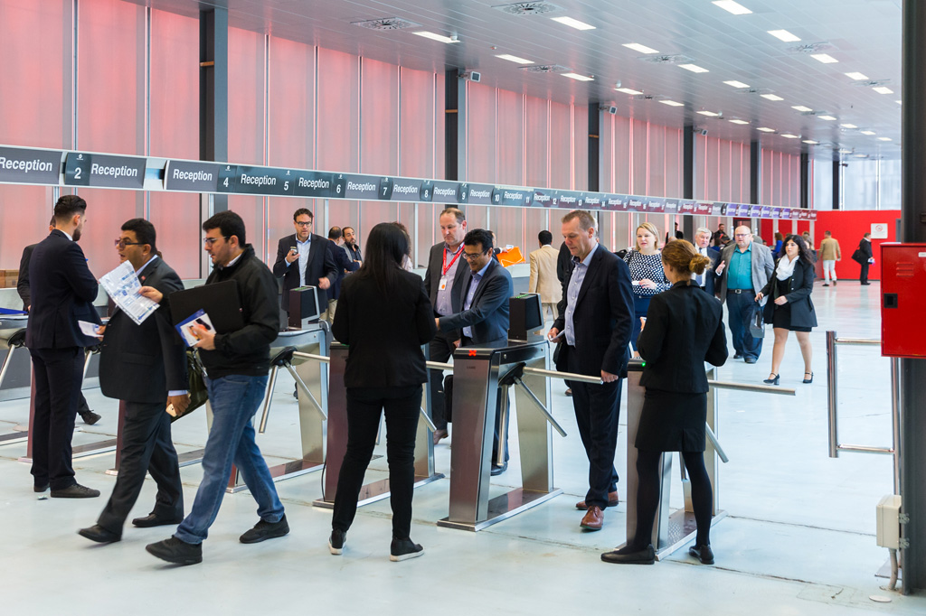 Fotografo Eventi Fiera Milano Gli ospiti attraversano i tornelli
