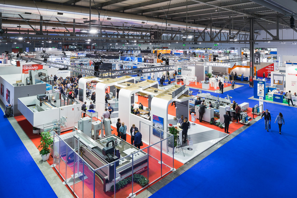 Fotografo Eventi Fiera Milano Una panoramica degli stand di Vitrum