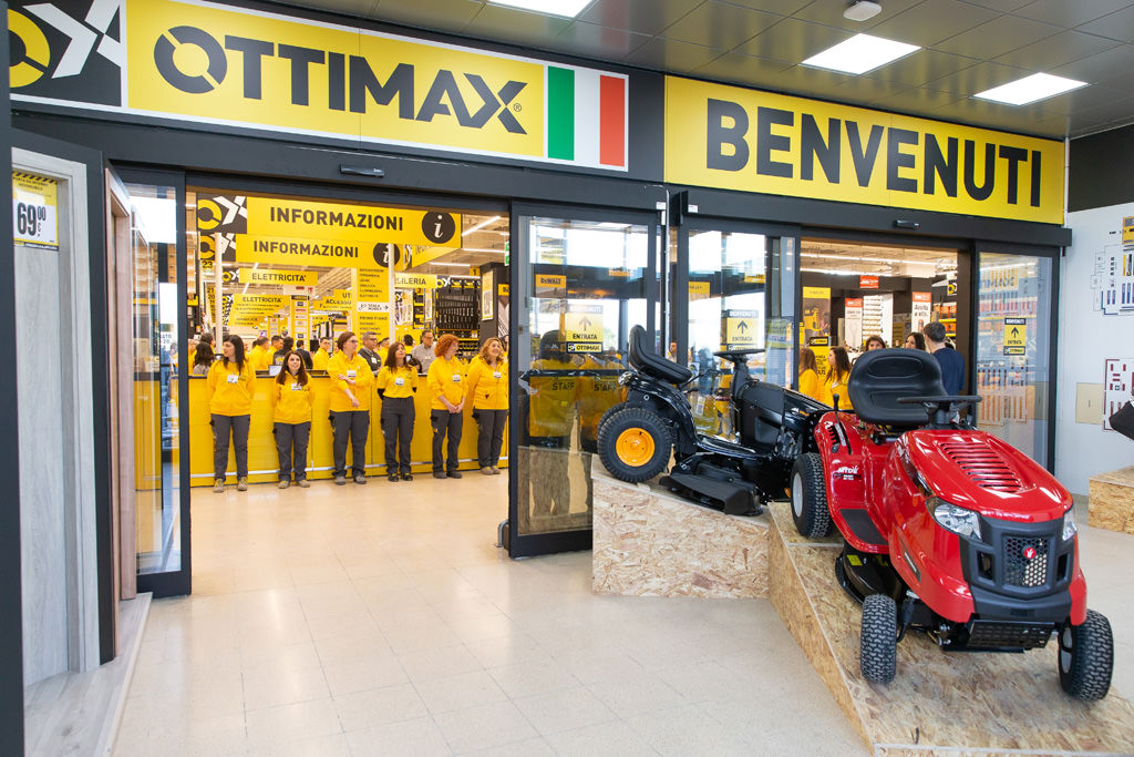 Fotografo Evento Milano Ottimax San Giuliano Milanese Uno scatto dell'ingresso del nuovo negozio Ottimax