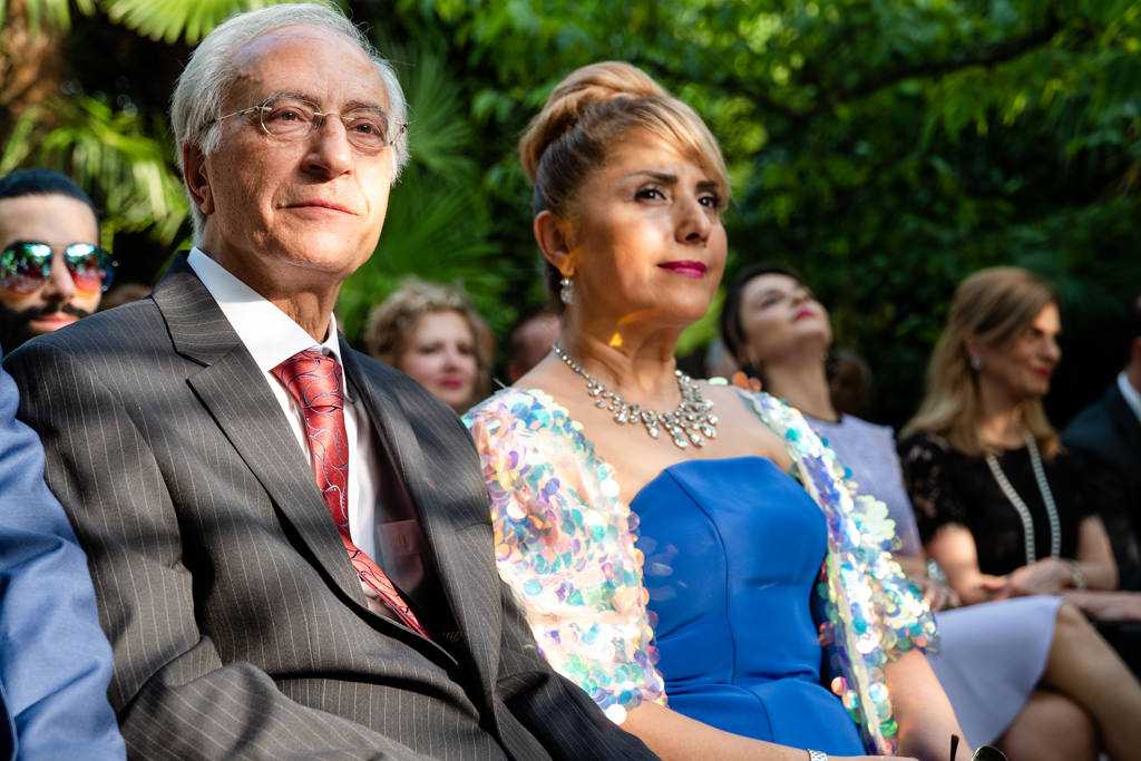 Fotografo Matrimonio Lago di Como Hilton Villa Parravicini Revel I genitori della sposa durante il matrimonio di Shahram e Samin