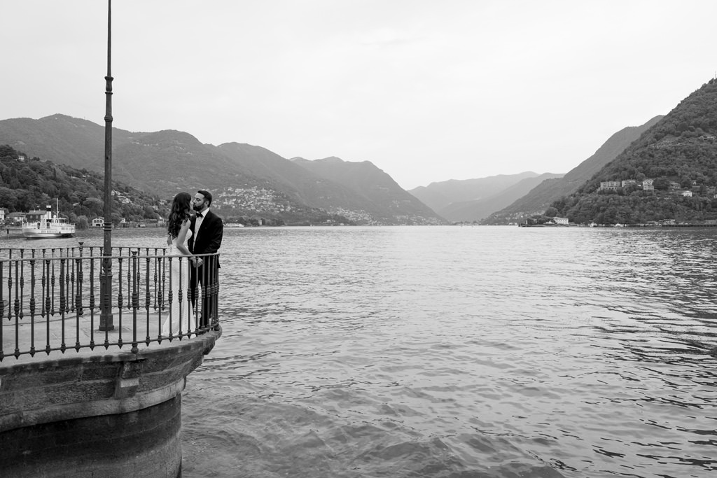 Fotografo Matrimonio Lago di Como Hilton Villa Parravicini Revel Foto di coppia sul Lago di Como