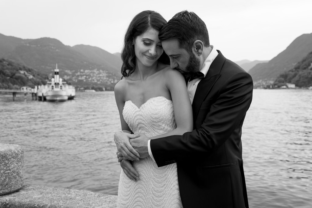 Fotografo Matrimonio Lago di Como Hilton Villa Parravicini Revel Foto di coppia in bianco e nero