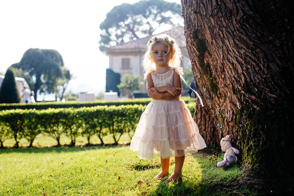 Wedding Photographer Como Lake Villa Pizzo Villa d'Este bambina damigella matrimonio di tom e indigo giardino villa pizzo lago di como