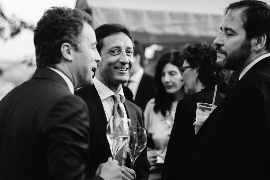 Fotografo Cena di Gala Casa Gobbato Convegno Antitrust Treviso 2 Uno scatto spontaneo di un invitato alla Cena di Gala in uno scatto di Alessandro Della Savia, servizi fotografici aziendali per convention