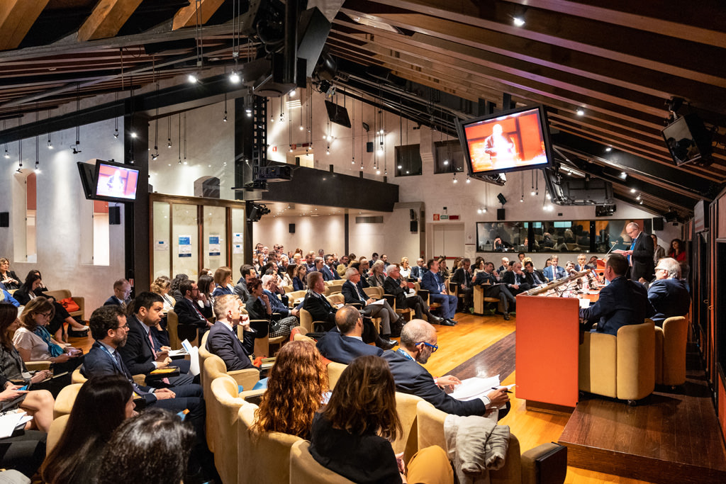 Fotografo Congresso Antitrust Treviso Casa Dei Carraresi Un'inquadratura dello svolgimento del congresso Antitrust in Treviso in uno scatto di Alessandro Della Savia, fotografo di eventi e congressi
